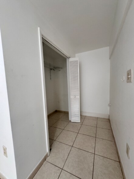 Building Photo - 602 E 50th St