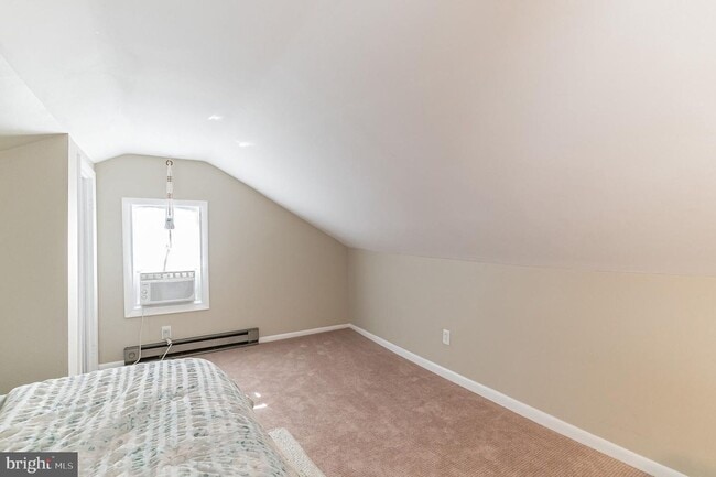Building Photo - Spacious 3-Bedroom Home with Deck and Bonu...