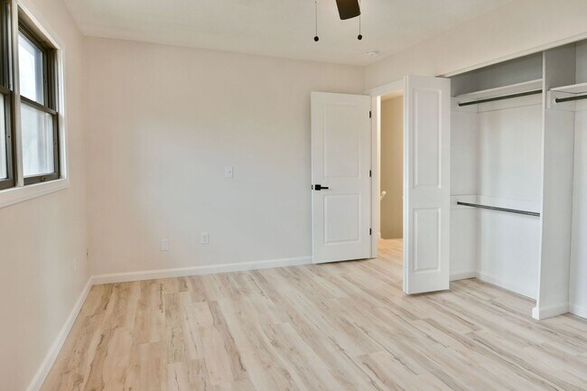 Building Photo - 460-462-462 Fowler St