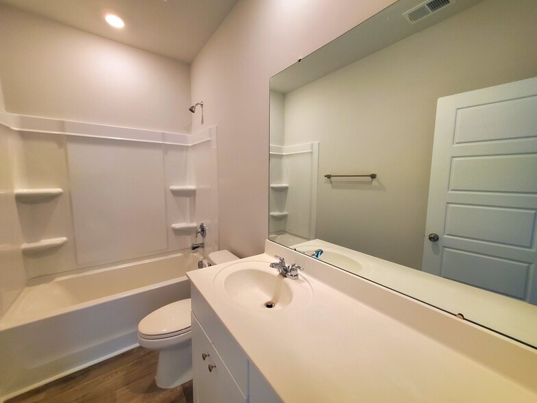 Building Photo - 174 Cypress Holw Dr