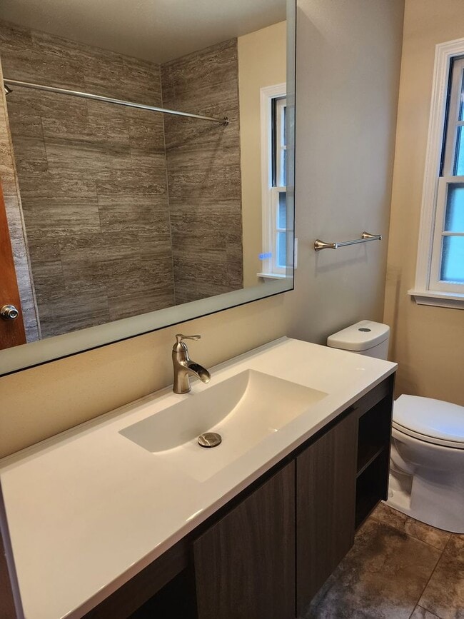 Building Photo - Beautifully Renovated Ranch-style Home!