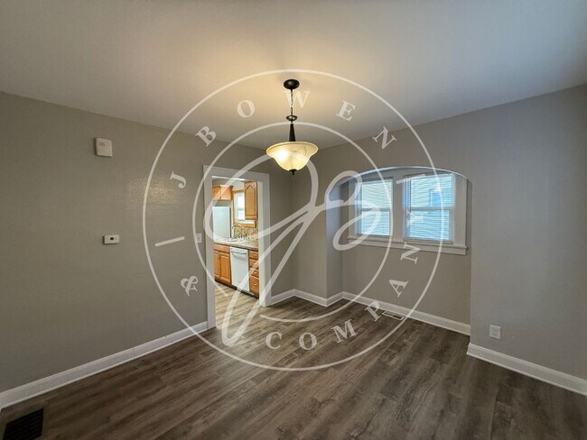 Building Photo - 2037 Berdan Ave