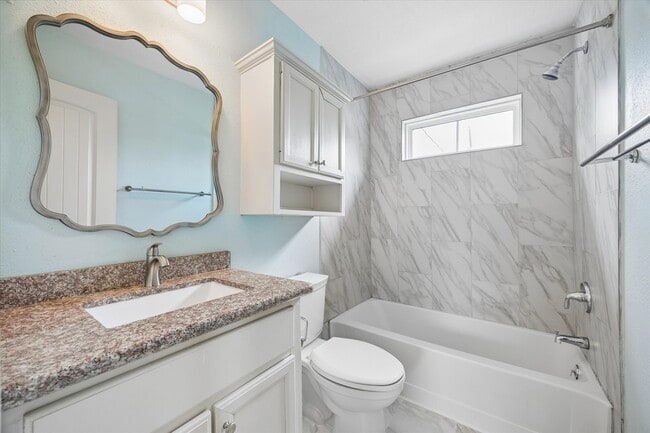 Building Photo - 2519 White Oak Dr