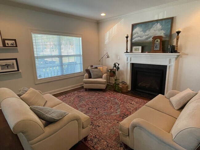 Building Photo - 3 Bedroom/ 2.5 Bath Home in Woodbine with Beautiful Screened in Porch and Fenced Yard.
