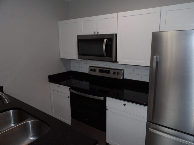 Building Photo - 609 Taylor Ave