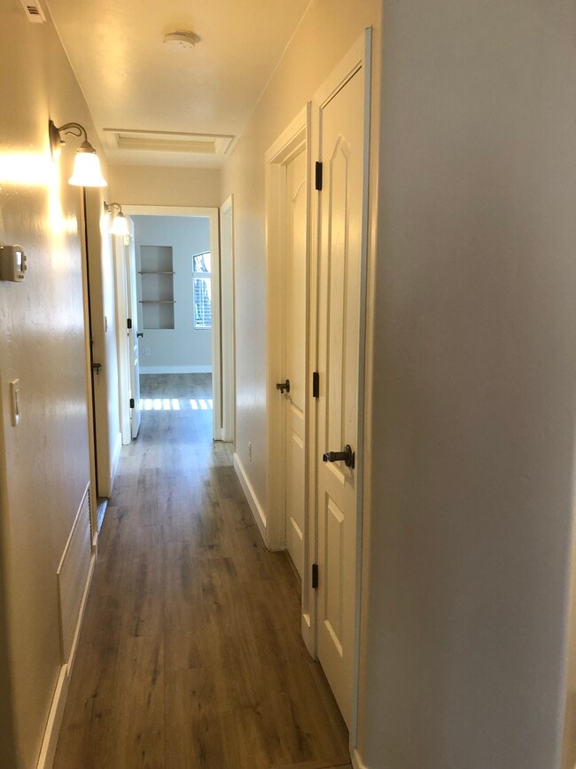 Building Photo - 10427 E Avalon Park St