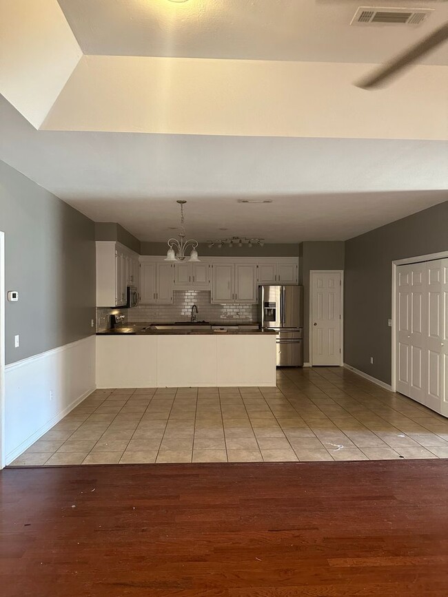 Building Photo - Wakefield Subdivision!  End Unit.