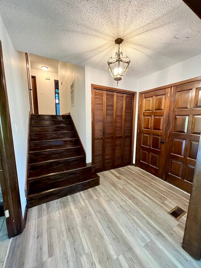 Building Photo - 14731 E 96th St N