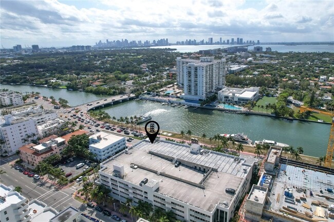 Primary Photo - 4332 Collins Ave