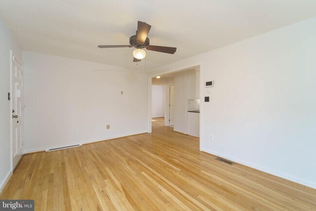 Building Photo - 4400 Garrett Park Rd