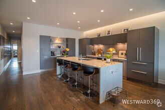 Building Photo - 880 N Milwaukee-4S