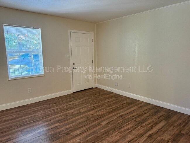 Building Photo - 5540 N Broadway St