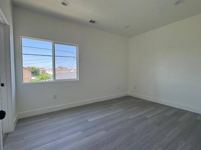 Building Photo - 7871 Glencoe Drive