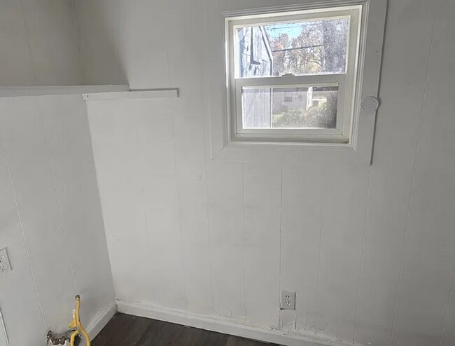 Building Photo - Cute 2 bedroom in East Springfield