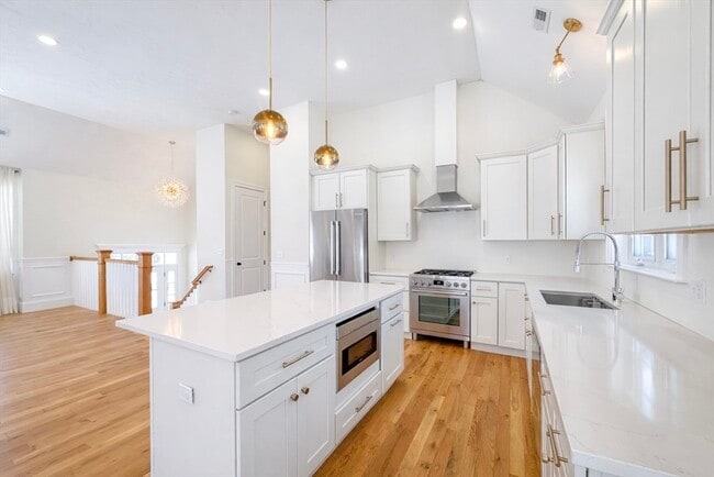 Building Photo - 261 Main St