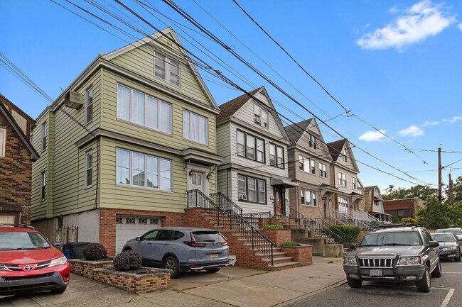 Primary Photo - 120 W 45th St