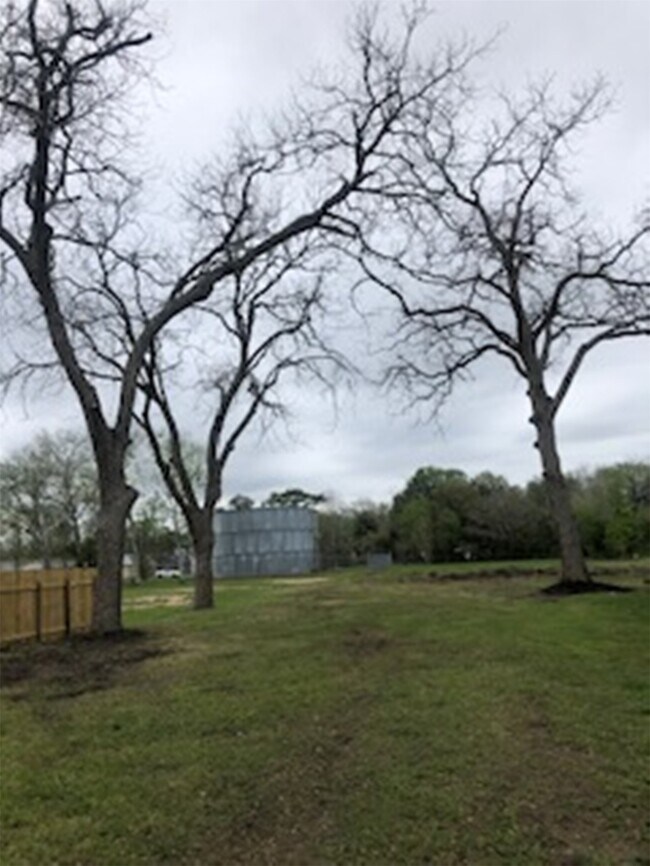 Building Photo - 3022 School St