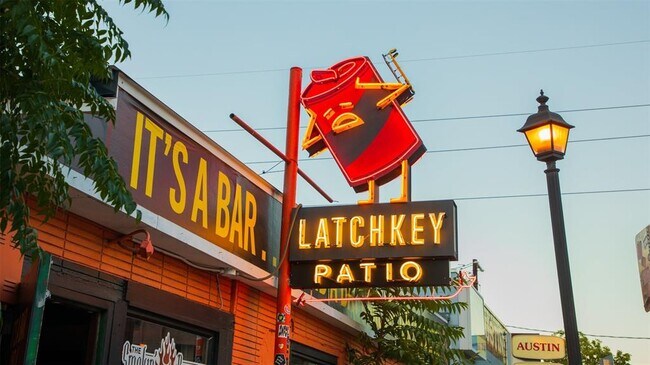 Building Photo - 2311 Santa Rita St