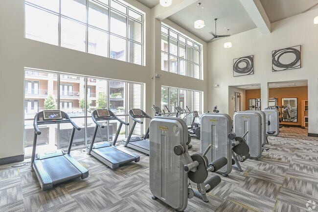 Building Photo - Downtown Steal: Up to 6 Weeks FREE Rent!