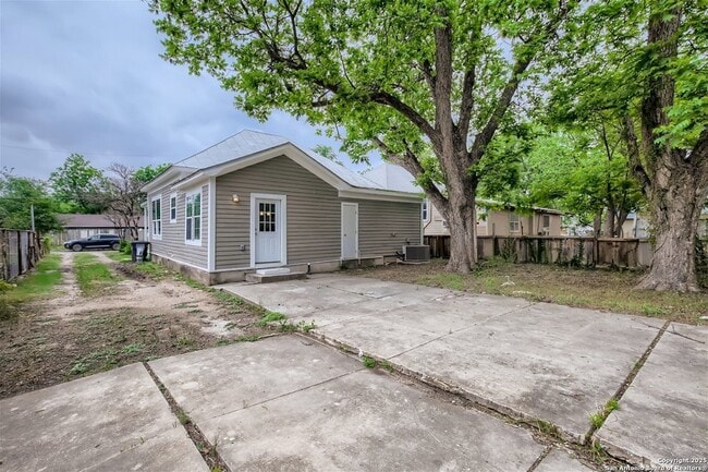 Building Photo - 517 Hicks Ave