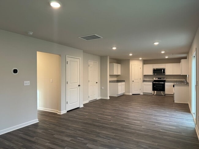 Building Photo - Newer 4BR 2.5BA Home!