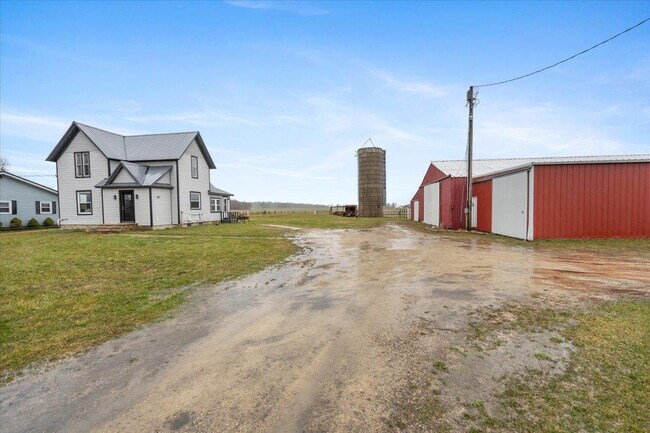Building Photo - 34 N Union Rd