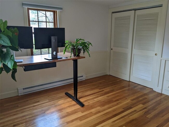 Building Photo - 275 S Pierce Rd