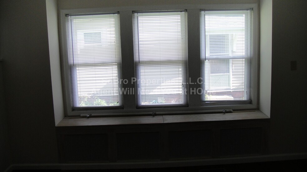 Building Photo - 4054 North Park Avenue