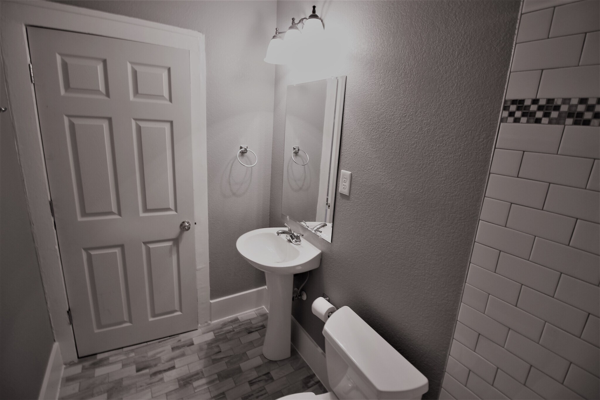 Building Photo - 4405 Woodside St