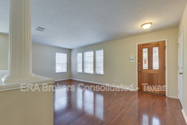 Building Photo - 16734 Basin Oak