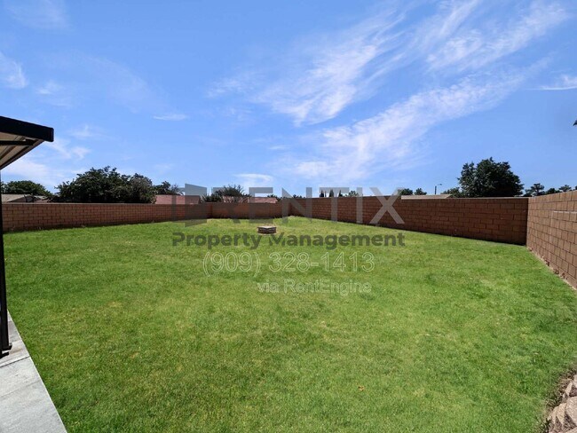 Building Photo - 15739 Yosemite St