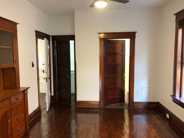 Building Photo - 520 S Sherman St