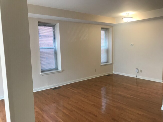 Building Photo - 3823 Shenandoah Ave
