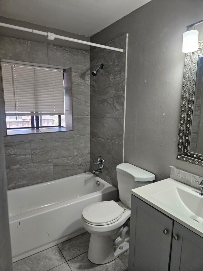 Building Photo - 6147 Moonbeam Dr