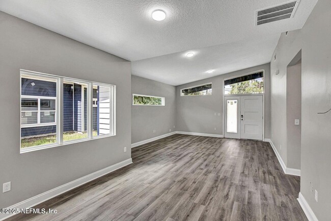 Primary Photo - 938 Alderside St