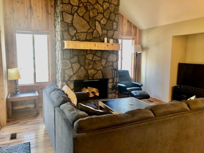 Building Photo - Sunriver Retreat - 2 Cedar Lane