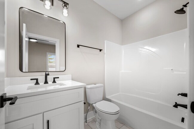 Building Photo - 454 E State St