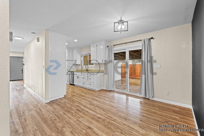 Building Photo - 1821 Debonaire Dr