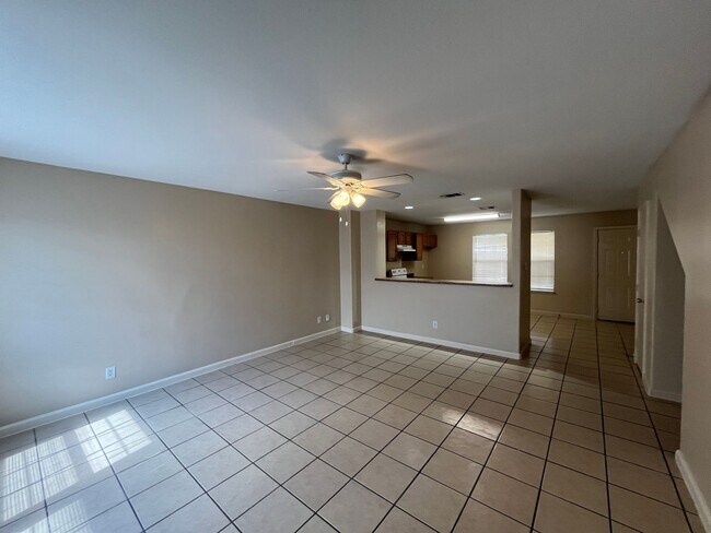 Building Photo - 5202 Fountain Lake Dr