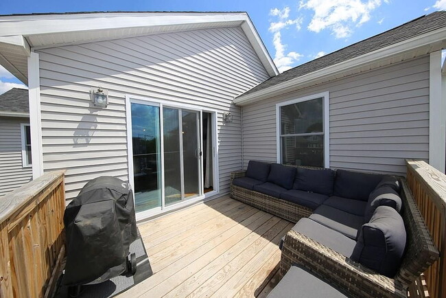 Building Photo - 10 Irma St