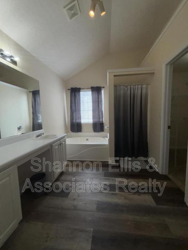 Building Photo - 4511 Ravenwood Pl