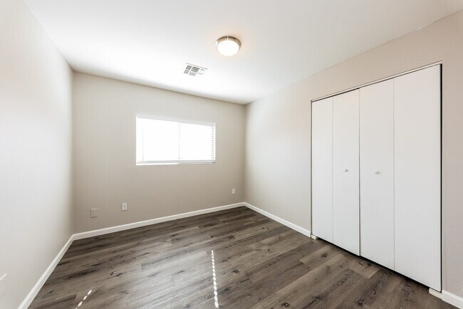 Building Photo - 15830 W Gelding Dr