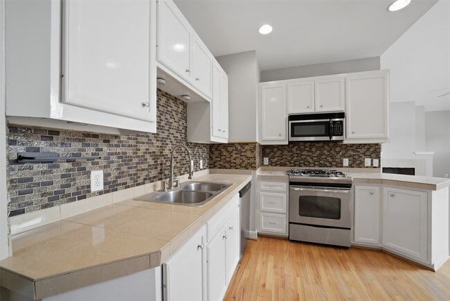 Building Photo - 3736 Main Plaza Dr