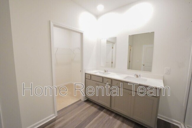 Building Photo - 108 Windrush Pnes
