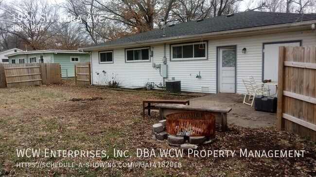 Building Photo - 1924 SW Tara Ave