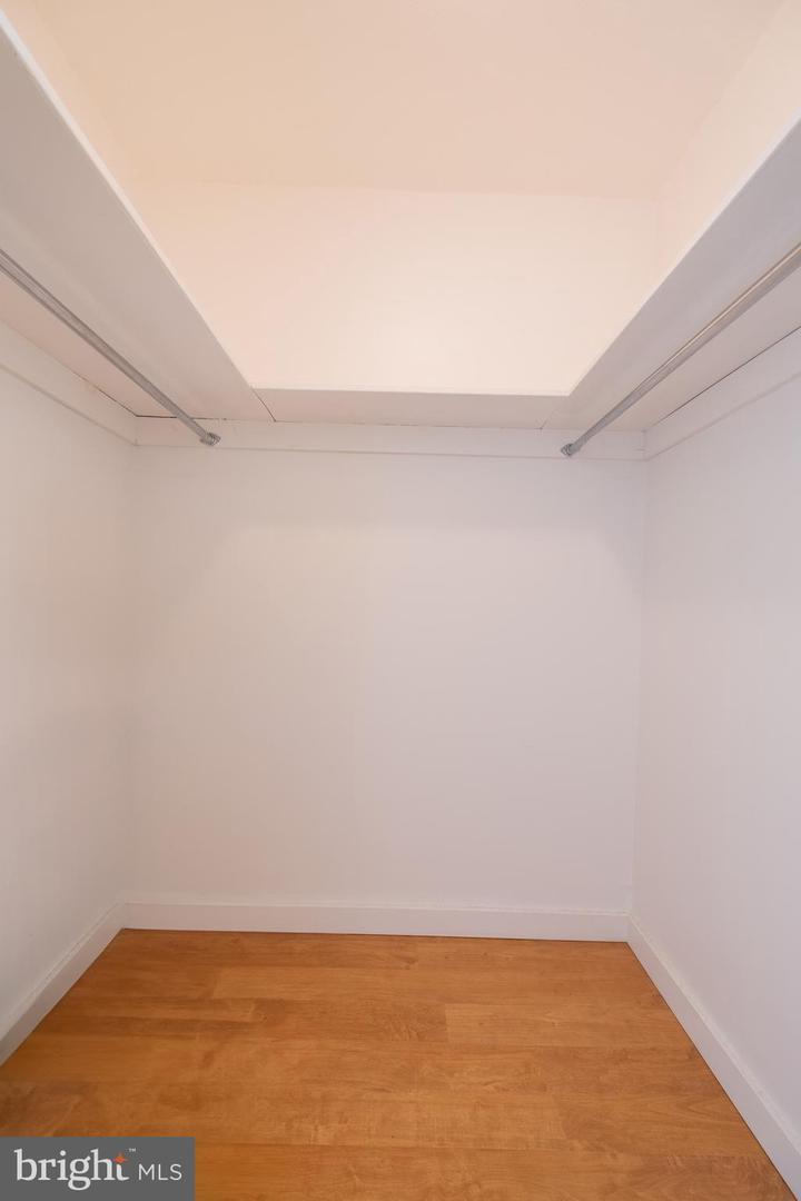 Building Photo - 224 W Rittenhouse Sq