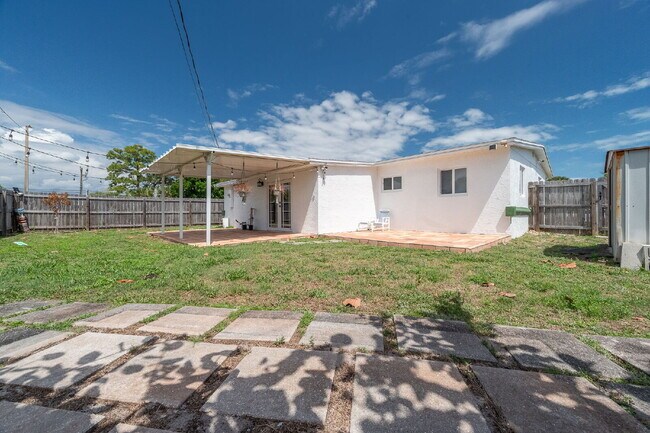 Building Photo - Remodeled 3/2 in Central Merritt Island!