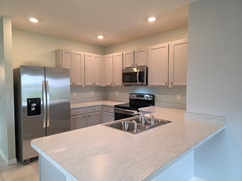 Building Photo - 3945 Angola Ln