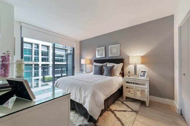 Building Photo - 121 NE 34th St