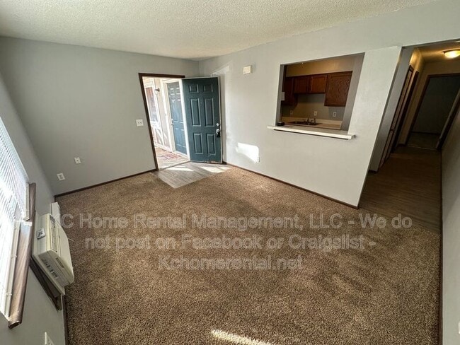 Building Photo - 561 N Somerset Terrace